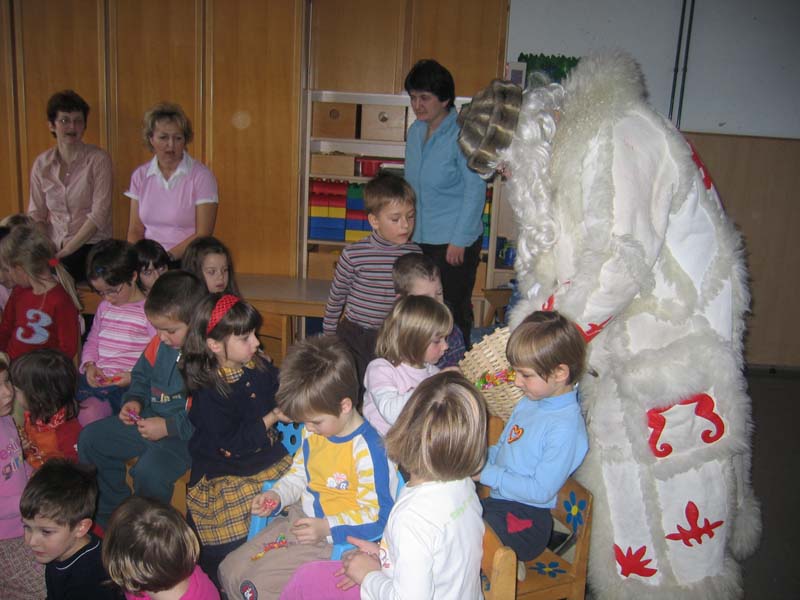 Dedek_Mraz_v_vrtcu_23.12.2005_Tatjana_Leskovar 022